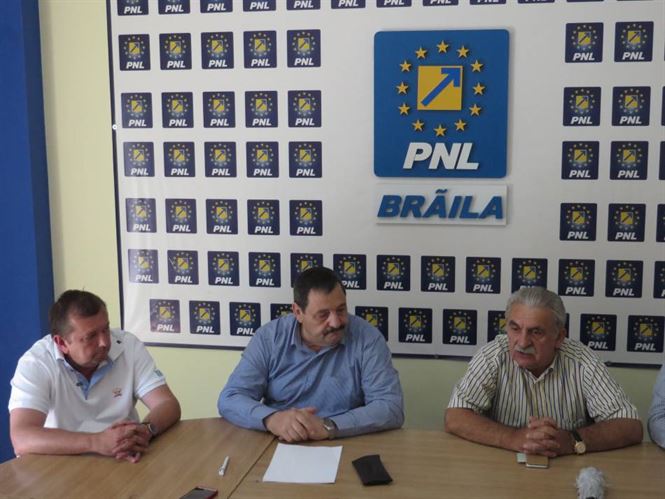 Liberalii isi vor anunta candidatii la parlamentare pana la sfarsitul lunii august