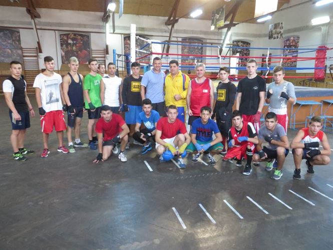 Pugilistii de la CSM Braila si de la Centru Olimpic se pregatesc alaturi de 4 sportivi de la CSM Suceava