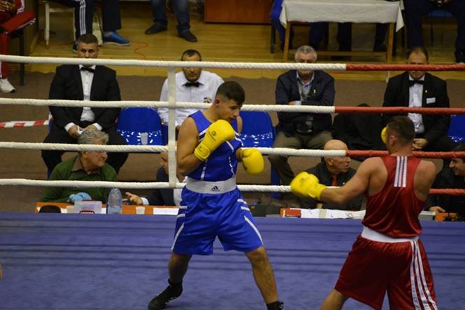 In aceasta seara au loc semifinalele nationalelor de box pentru seniori