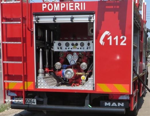 Incendiu la o hala plina cu baloti de paie
