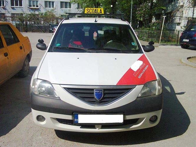 Instructor auto arestat preventiv pentru trafic de influenta