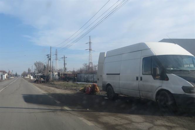 Marfa comercializata ilegal, confiscata de politisti