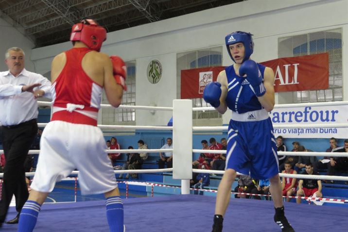Milea a fost invins prin TKO in repriza a III-a