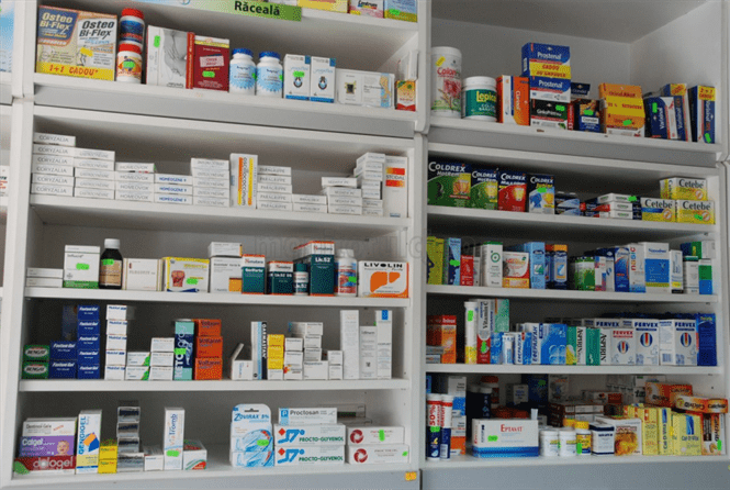 Minor cercetat pentru tentativa de furt dintr-o farmacie