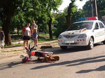 Mopedistii, pericol pe drumurile publice