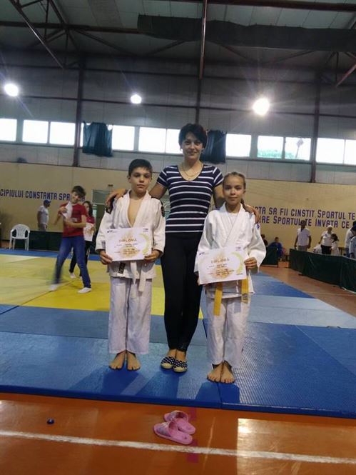 Maria Naidin si Stefan Muresan se lupta pentru mealii la CN judo juniori U12