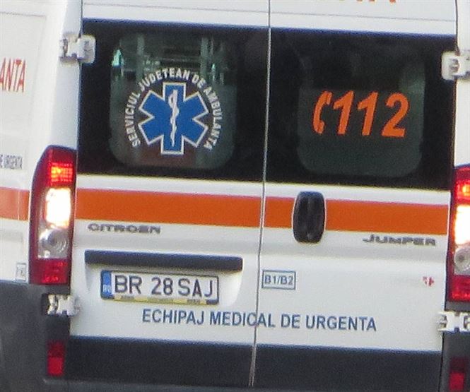 O tanara de 24 de ani s-a rasturnat cu masina in care era si fiul ei in varsta de un an