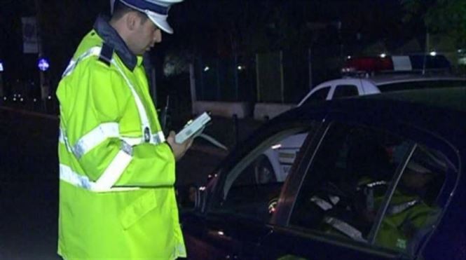 Oprit in trafic de politisti a dat datele de identificare ale vecinului sau