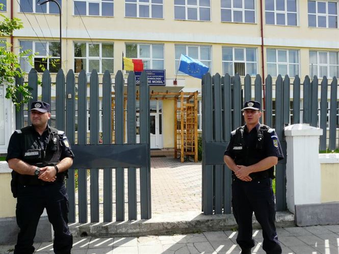 Jandarmii pentru siguranta elevilor