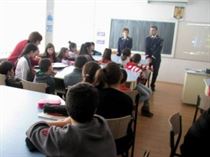 Politistii, intre elevii din Liceul Anghel Saligny Politistii, intre elevii din Liceul Anghel Saligny
