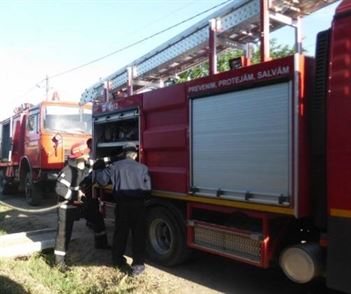 Pagube mari in urma unui incendiu produs in urma jocului unui copil cu focul