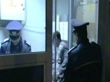 Paznicii de noapte controlati de politisti