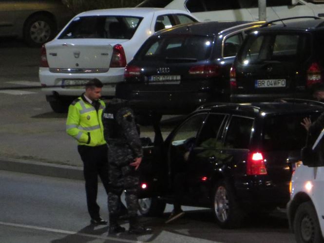 Peste 100 de persoane legitimate si 56 autoturisme oprite in trafic de politistii braileni