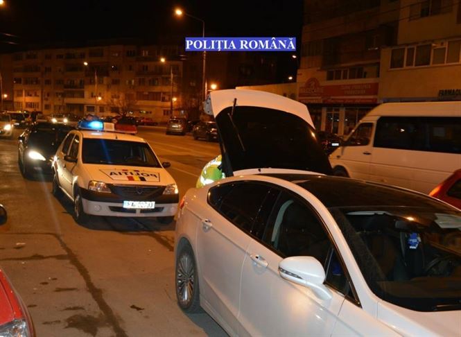 Politistii de la rutiera au aplicat peste 100 de amenzi vineri si sambata