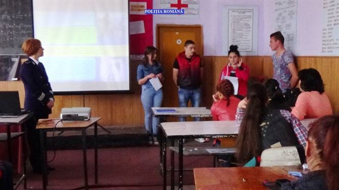 Poze activitati politisti in scoli (2)