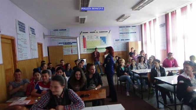 Poze activitati politisti in scoli (3)