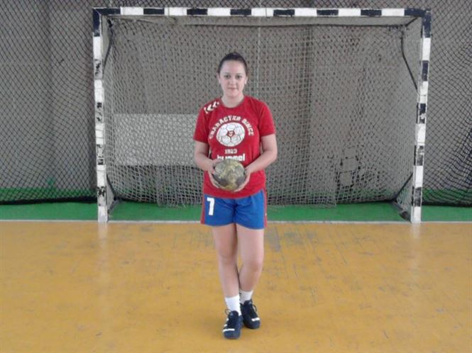 Roxana Manole a marcat 12 goluri si a adus prima victorie la junioare I