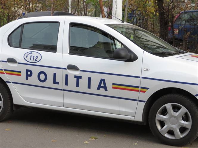Rupt de beat si cu permisul anulat de 6 ani, a lovit un autoturism parcat regulamentar