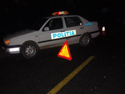 S-a intins pe sosea si a asteptat sa-l loveasca o masina