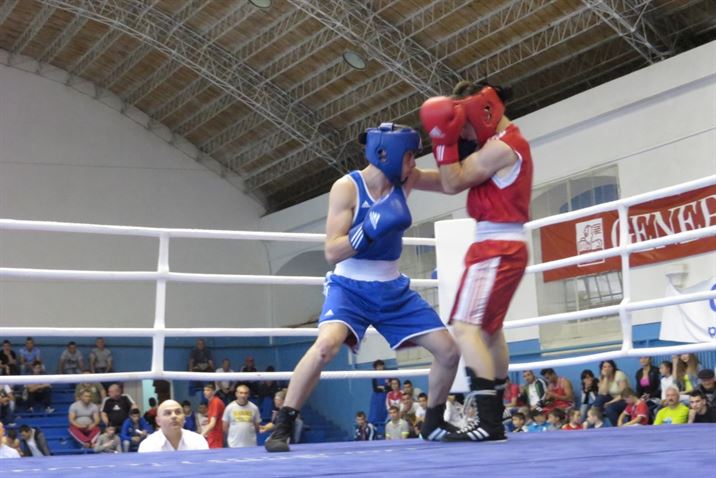 Sase KO-uri in semifinalele nationalelor de box pentru tineret