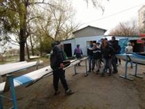 Sectia de kaiak-canoe de la CSM Braila in fata elevilor din Chiscani si Tichilesti