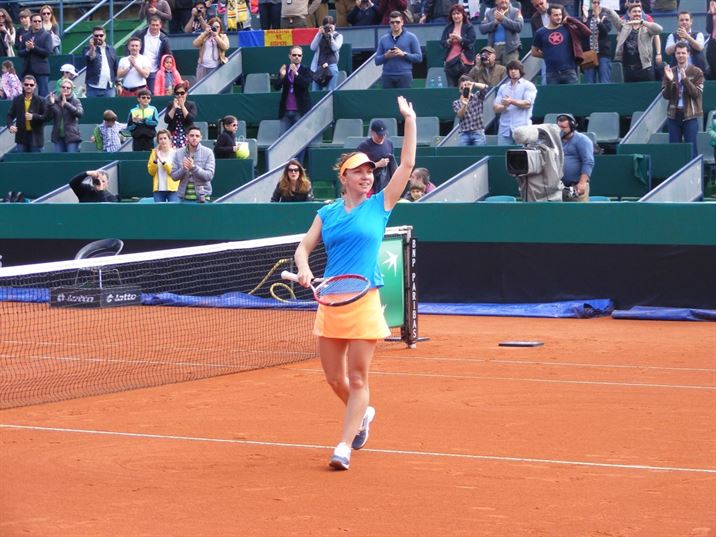 Simona Halep a cazut de la 5-2 in primul set si a pierdut meciul