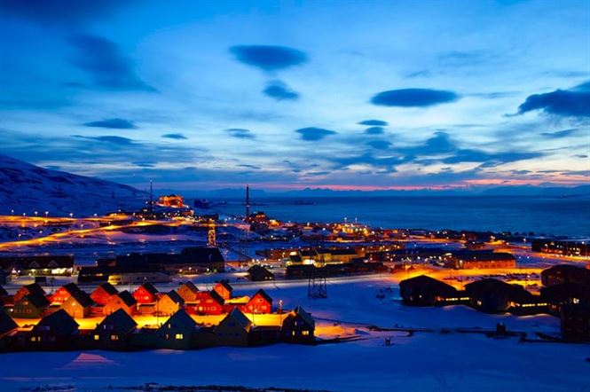 Svalbard, orasul cu somaj interzis prin lege si cu infractionalitate aproape zero. Regiunea unde capoteaza asistentialismul norvegian
