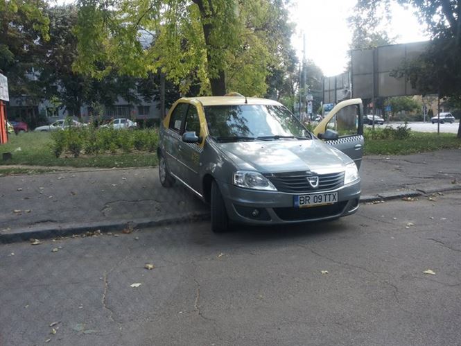 Statia de taxi nu e pe trotuar