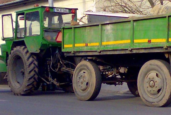 Tractorist-fara-permis-pe-drumurile-publice