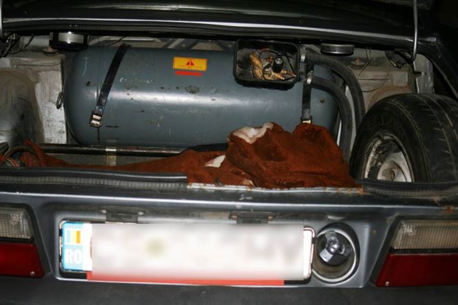 Un brailean ascundea intr-un autoturism Daewoo aproape 4 mii de pachete de tigari