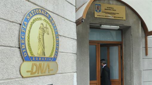 Un inspector scolar si doi profesori braileni retinuti pentru 24 de ore