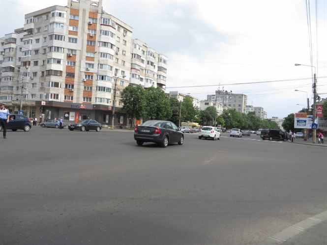 Accidentata grav, dupa ce a traversat prin loc nepermis B-dul Dorobantilor