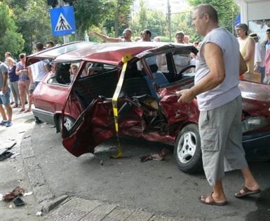 Accident la intersectia Bulevardului Independentei cu strada Scolilor