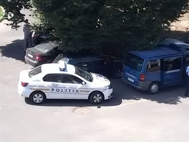 Poliţiştii sprijiniți de jandarmi au legitimat duminica 45 de persoane
