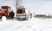 Ambulanta cu femeia din Robeasca si baietelul ei se indreapta spre Maternitate