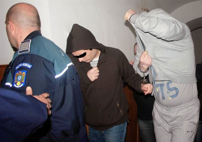 Tineri arestati preventiv pentru tentativa la talharie calificata