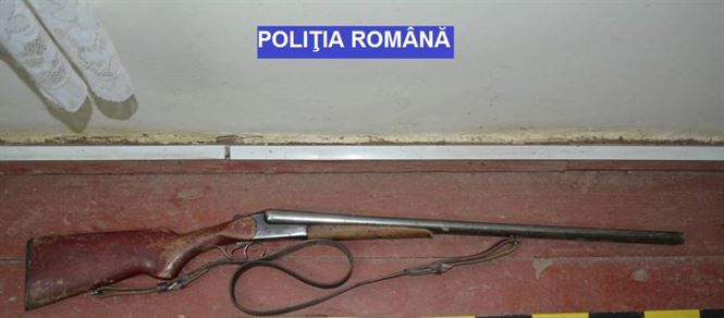 Armă confiscată de poliţişti