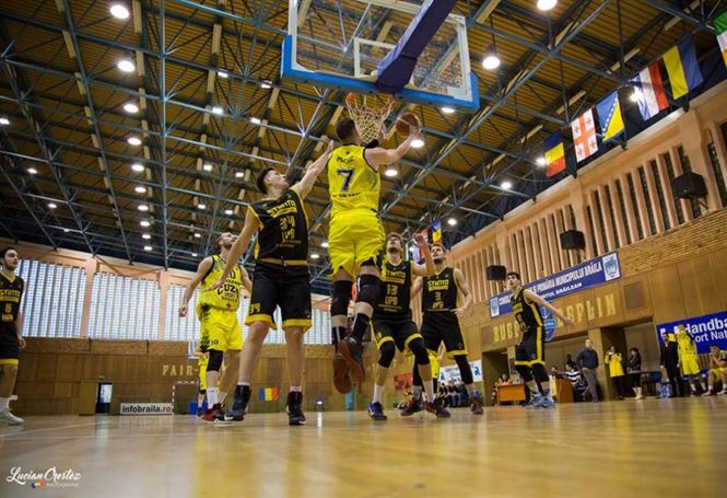 Cuza Sport Braila ramane singura echipa neinvinsa in faza semifinala a Ligii 1 la baschet masculin