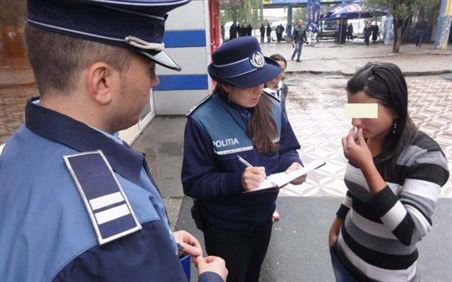 Politistii de proximitate au depistat 12 elevi chiulangii