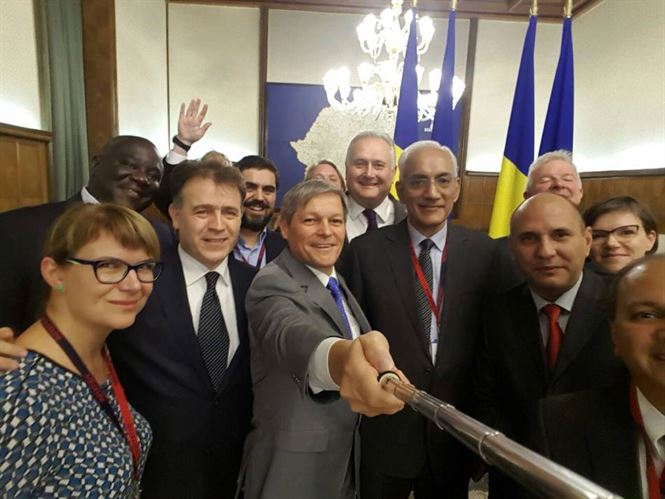 Premierul Cioloș: Susținem dezvoltarea industriilor culturale și creative
