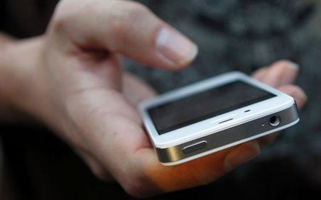 Cercetat penal pentru însuşirea unui telefon găsit