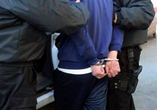 Suspect de furt prin efracţie, identificat de poliţişti