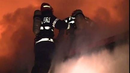 Batrani morti intr-un incendiu provocat de la o patura lasata pe soba
