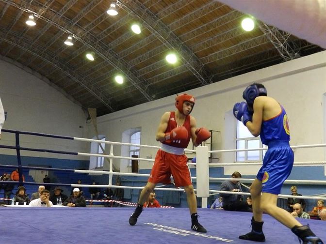 Robert Jitaru boxeaza astazi pentru titlul de campion national de tineret
