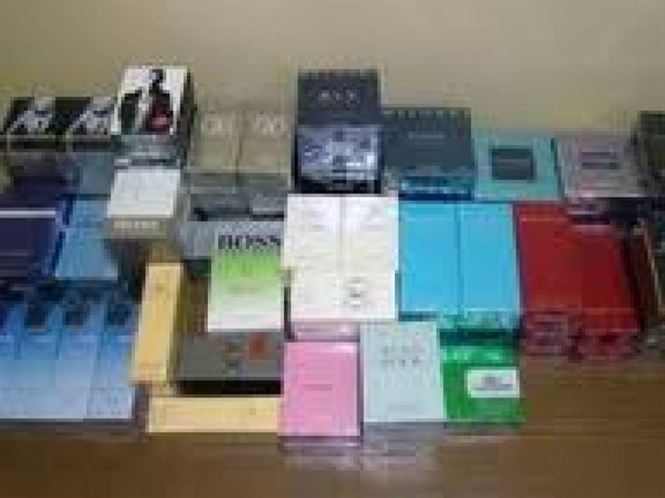 Parfumuri contrafacute importate de o firma din Bucuresti
