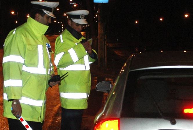 Infracţiuni la regimul rutier, descoperite de poliţişti