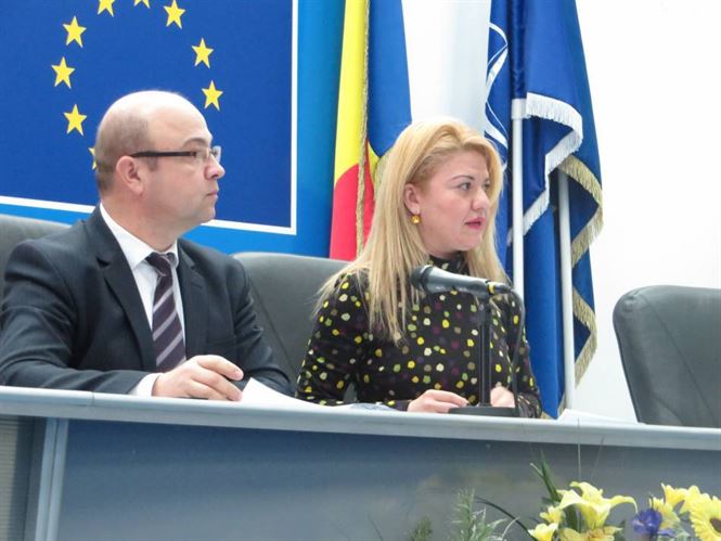 Cochino si Tiripa raman pe functii