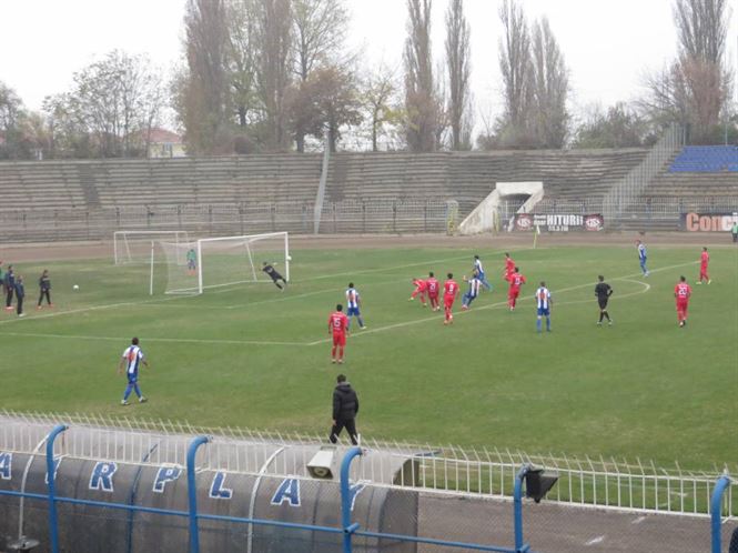 sut Frunza respins in corner de portar