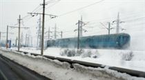 Zece drumuri judetene blocate, un tren oprit in Faurei