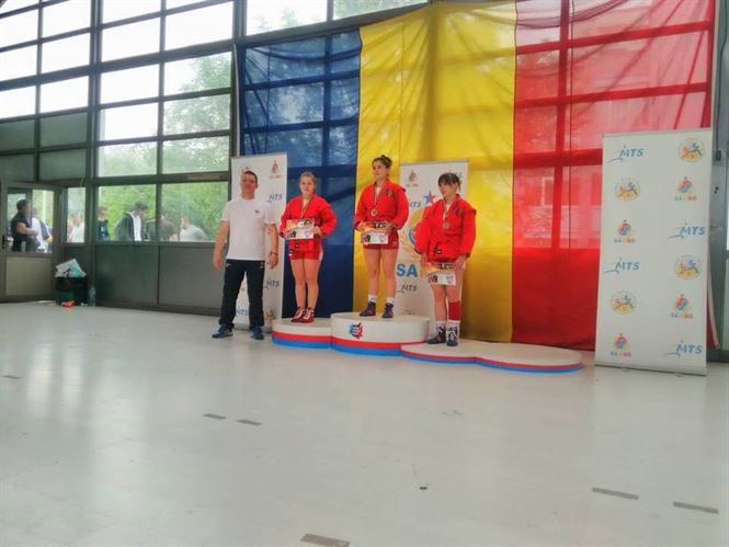 Catalina Varvaruc vicecampioana nationala de senioare la sambo